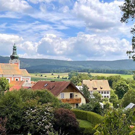 Ferienwohnungen Am Kirchberg Neualbenreuth Eksteriør bilde
