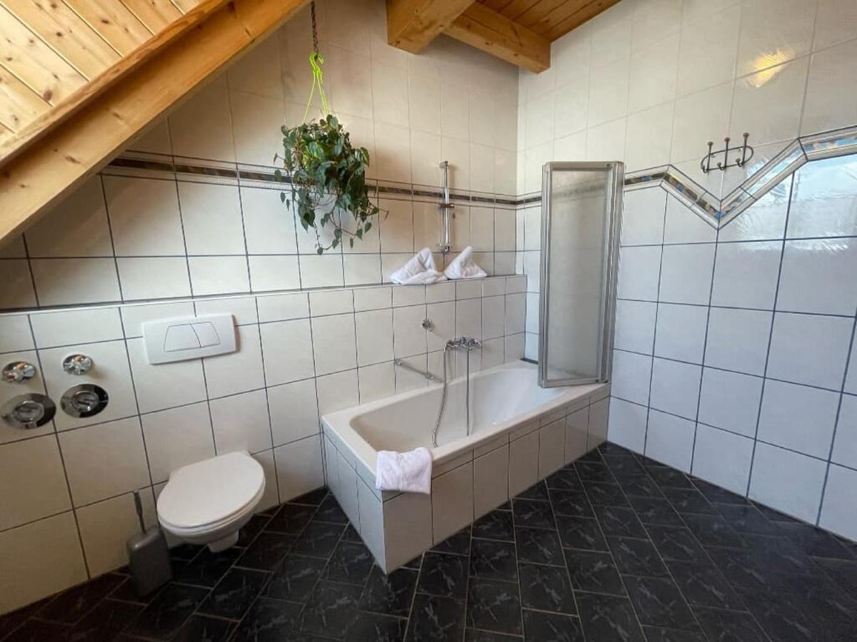 Ferienwohnungen Am Kirchberg Neualbenreuth Eksteriør bilde